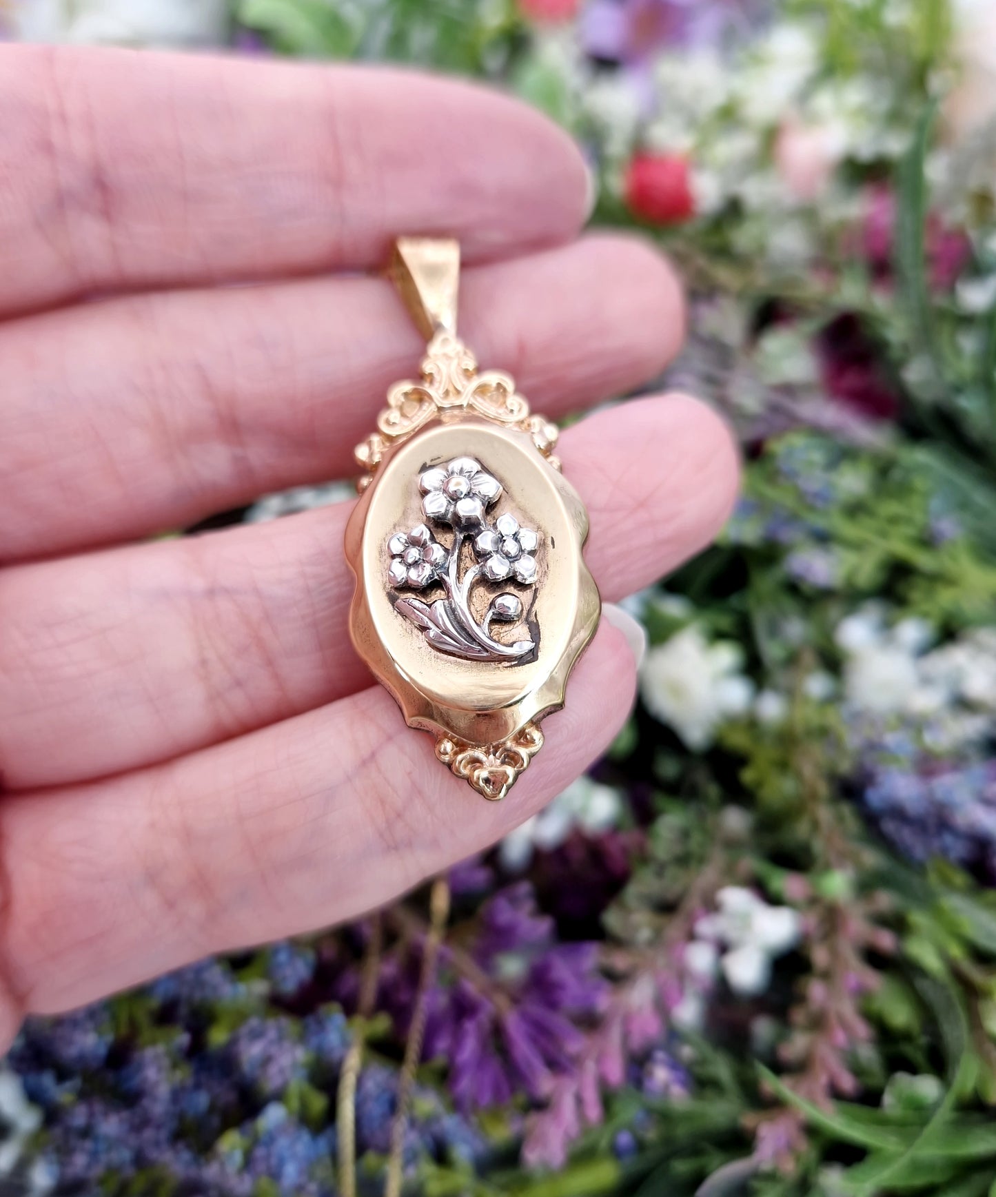 Antique Art Nouveau Gold Tone Floral Locket Pendant with Opening Glass Panel
