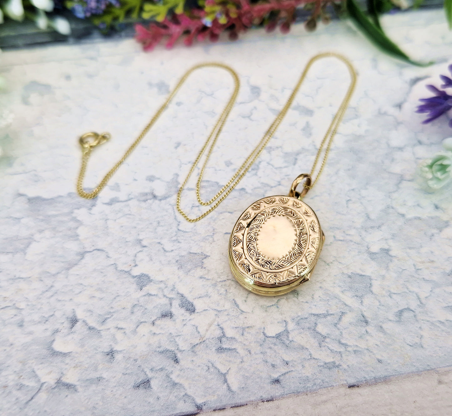 Antique Victorian 9ct Gold Small Engraved Oval Floral Locket Pendant