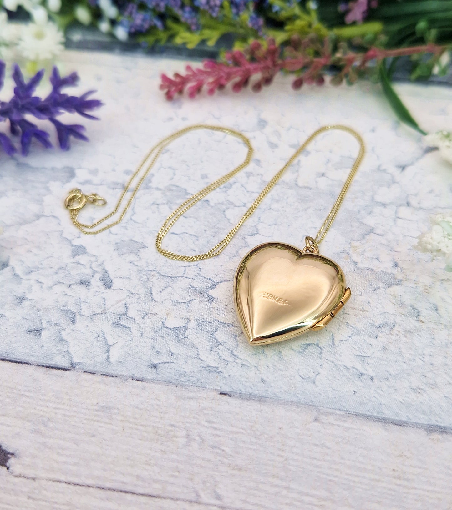 Vintage 1950's 9ct Yellow Gold Engraved Love Heart Locket Pendant Necklace