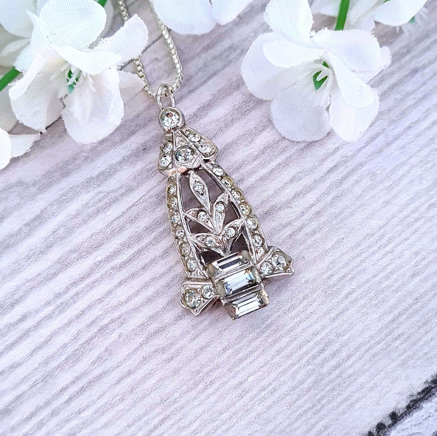 Vintage Art Deco Style Silver Tone Ornate Crystal Statement Pendant Necklace Chain