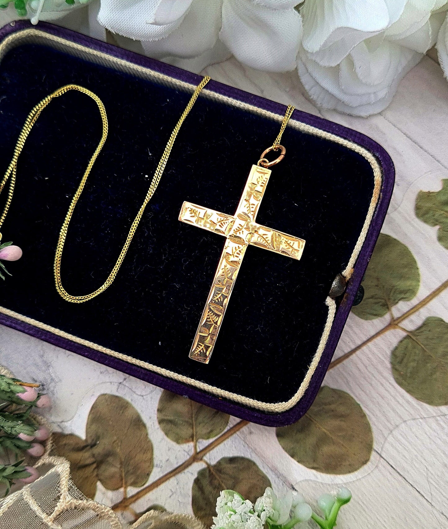 Antique Victorian 9ct Gold Ornate Engraved Ivy Leaves Cross Pendant Necklace Chain