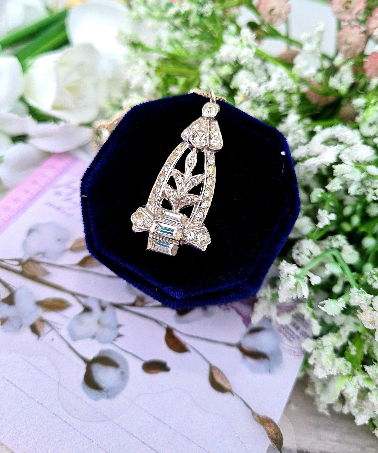 Vintage Art Deco Style Silver Tone Ornate Crystal Statement Pendant Necklace Chain