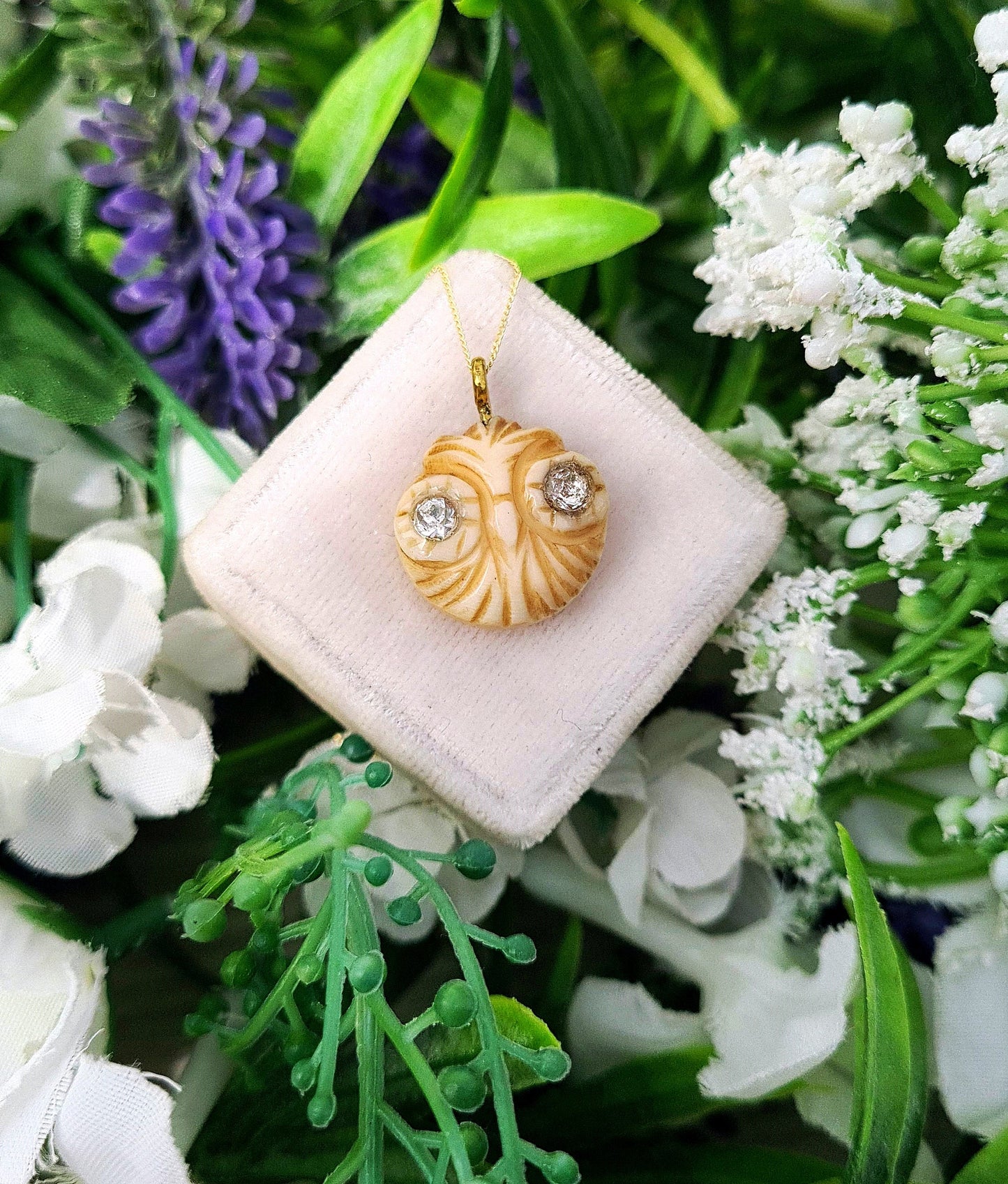 Vintage 9ct Yellow Gold Art Deco Detailed Owl Face Charm Pendant Necklace