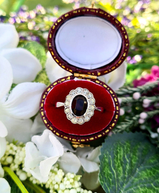 Vintage Art Deco 9ct Gold Red and White Glass Cluster Ring / Size P 1/2 or 8.25