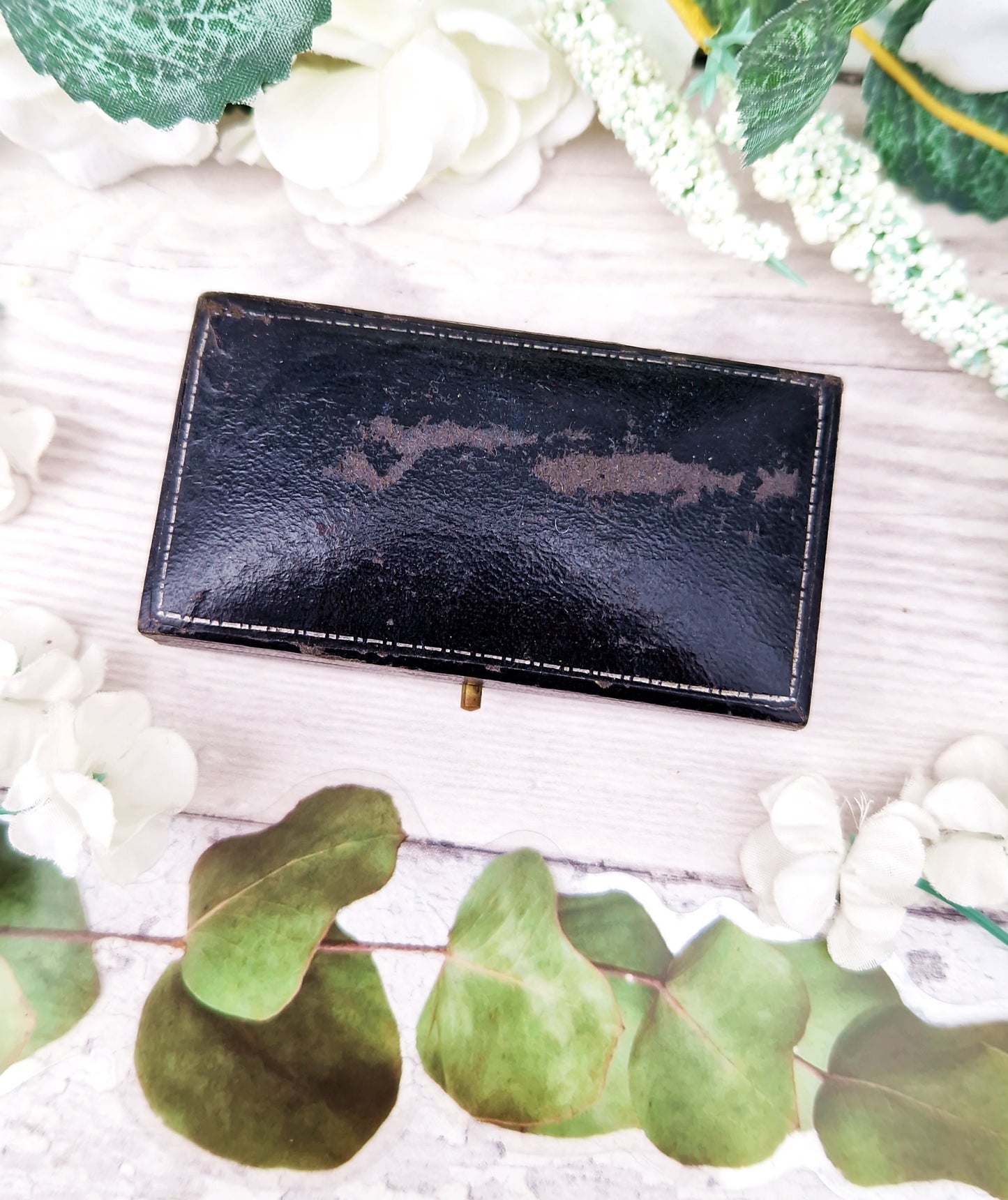 Vintage Dark Navy Blue and Cream Interior Jewellery Brooch Box for Display Collection Gift