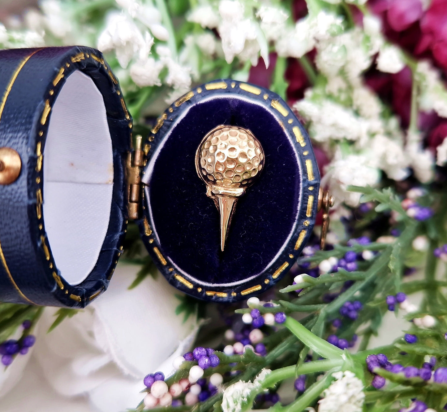 Vintage 1990 9ct Yellow Gold Tie Tack Pin Shaped Like Golf Ball and Tee