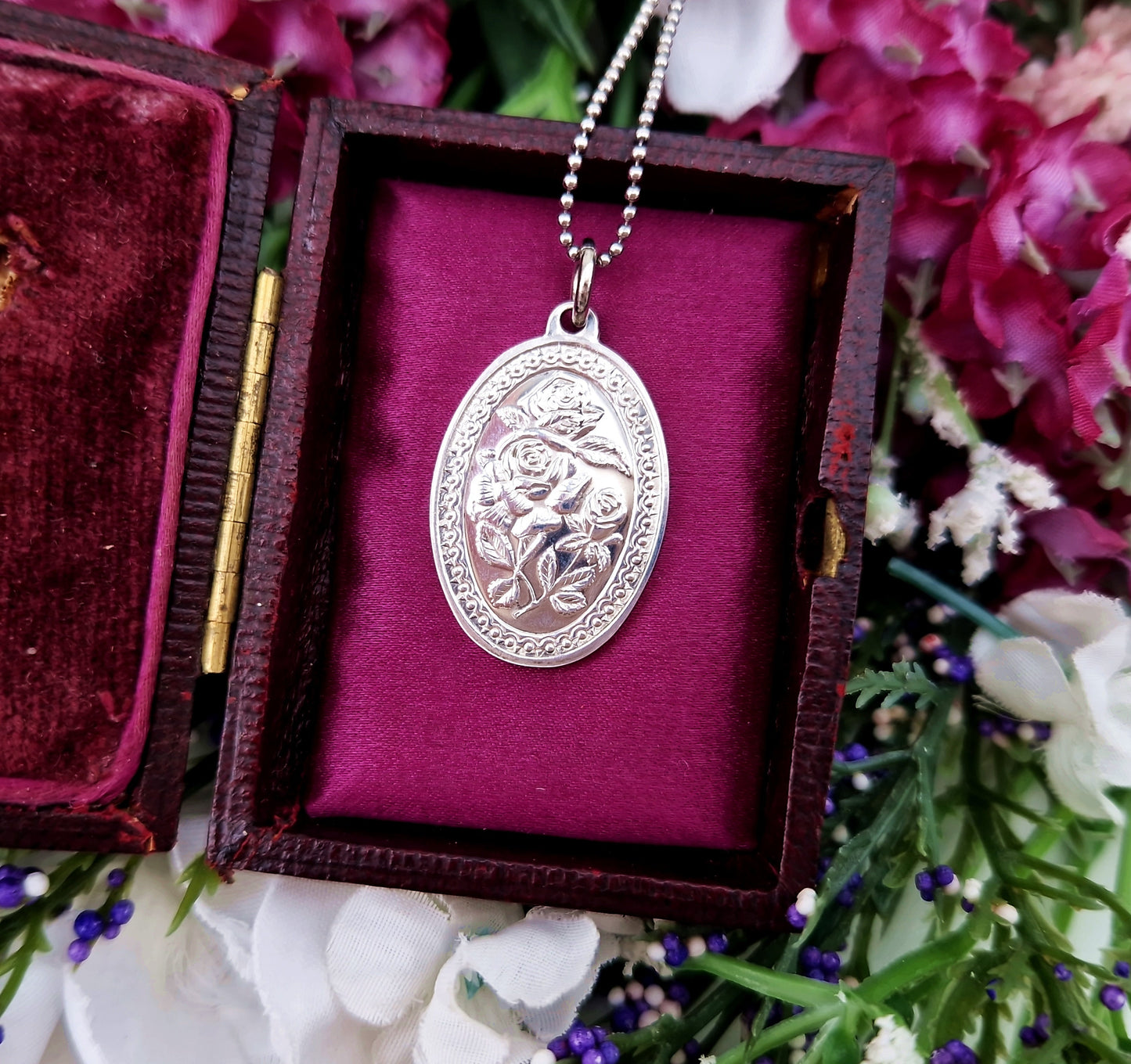 Vintage Sterling 1980 Commemorative Queen Mother H.M Queen Elizabeth Rose Pendant Necklace