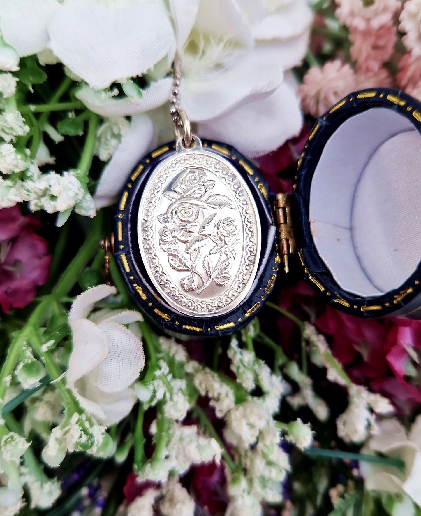 Vintage Sterling 1980 Commemorative Queen Mother H.M Queen Elizabeth Rose Pendant Necklace