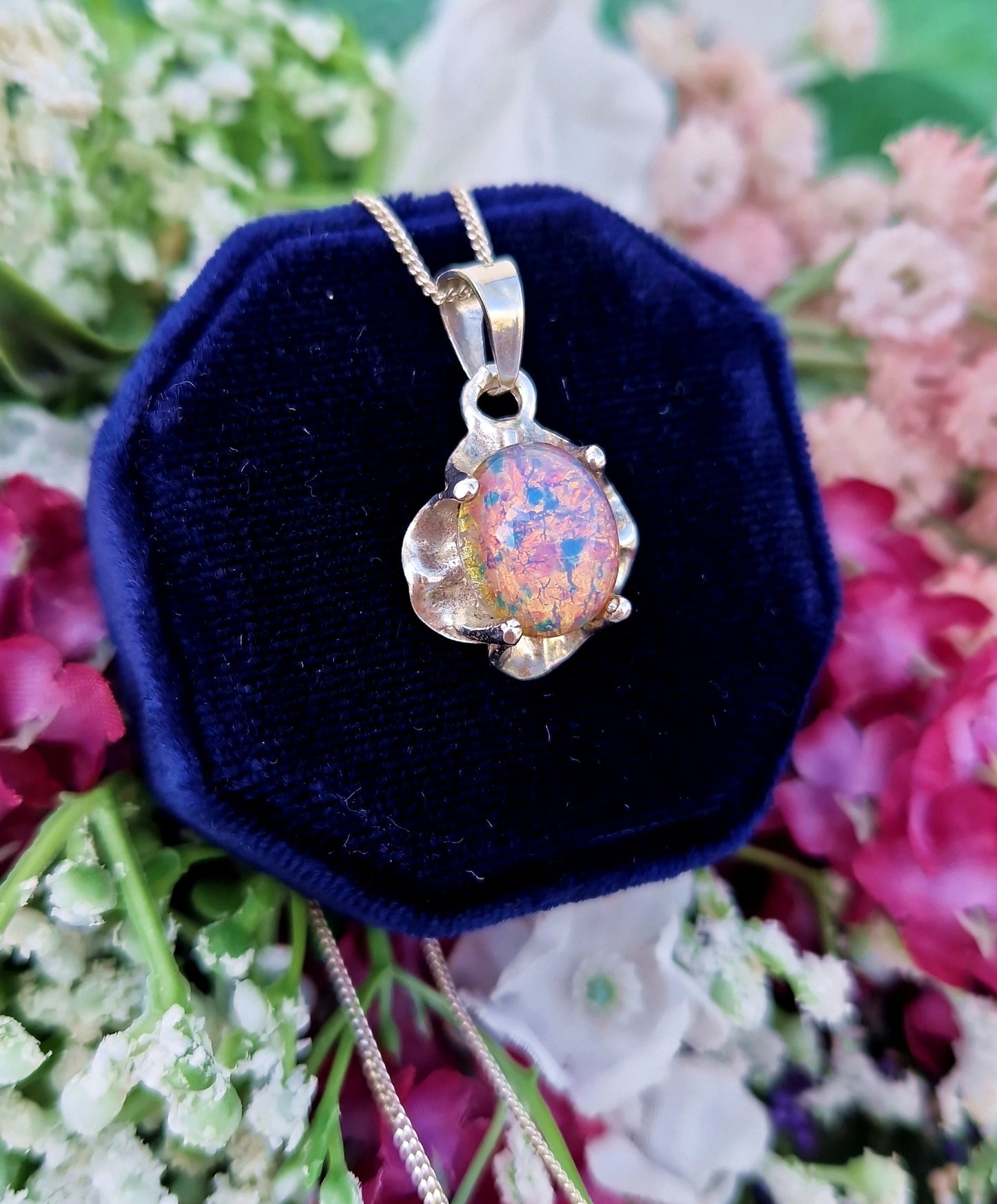 Vintage Sterling Silver Irridescent Pink Opal Glass Buttercup Pendant Necklace