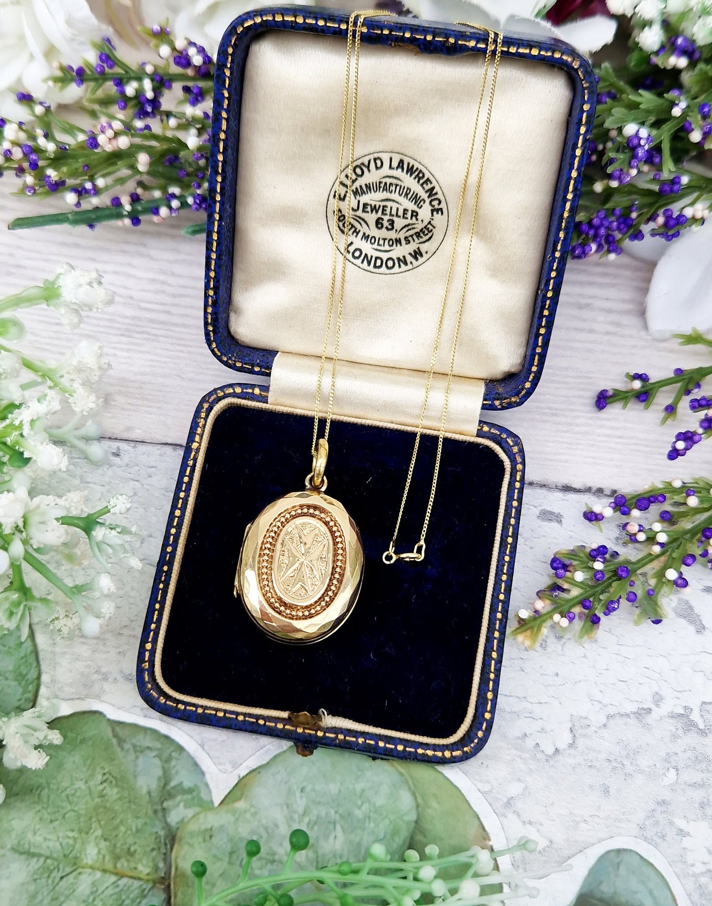 Antique Victorian 9ct Gold Ornate Engraved Shield Oval Shaped Locket Pendant