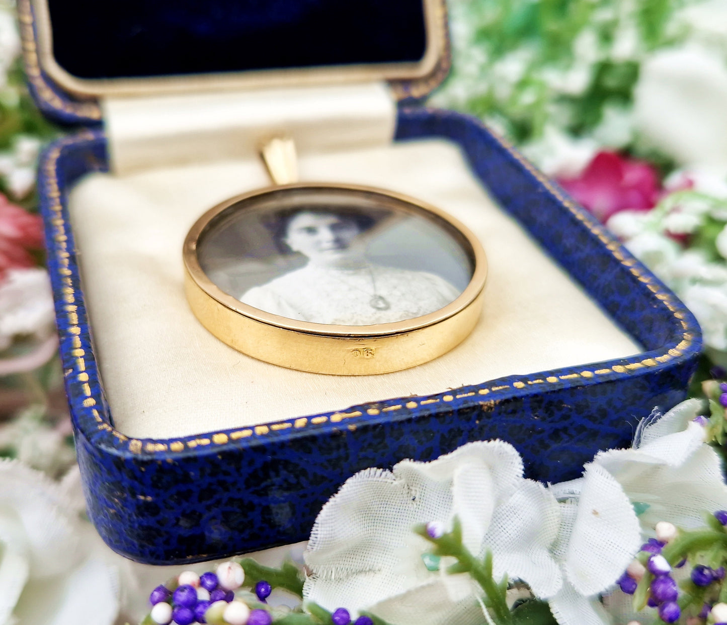 Antique Edwardian 9ct Gold Quality Large Circular Glass Photo Locket Pendant