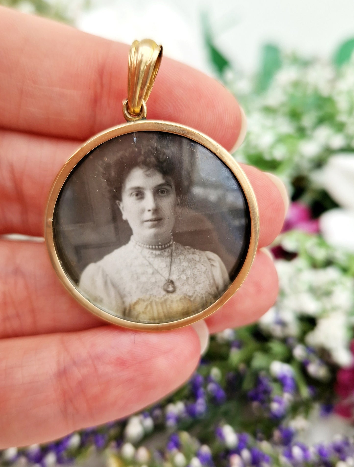 Antique Edwardian 9ct Gold Quality Large Circular Glass Photo Locket Pendant