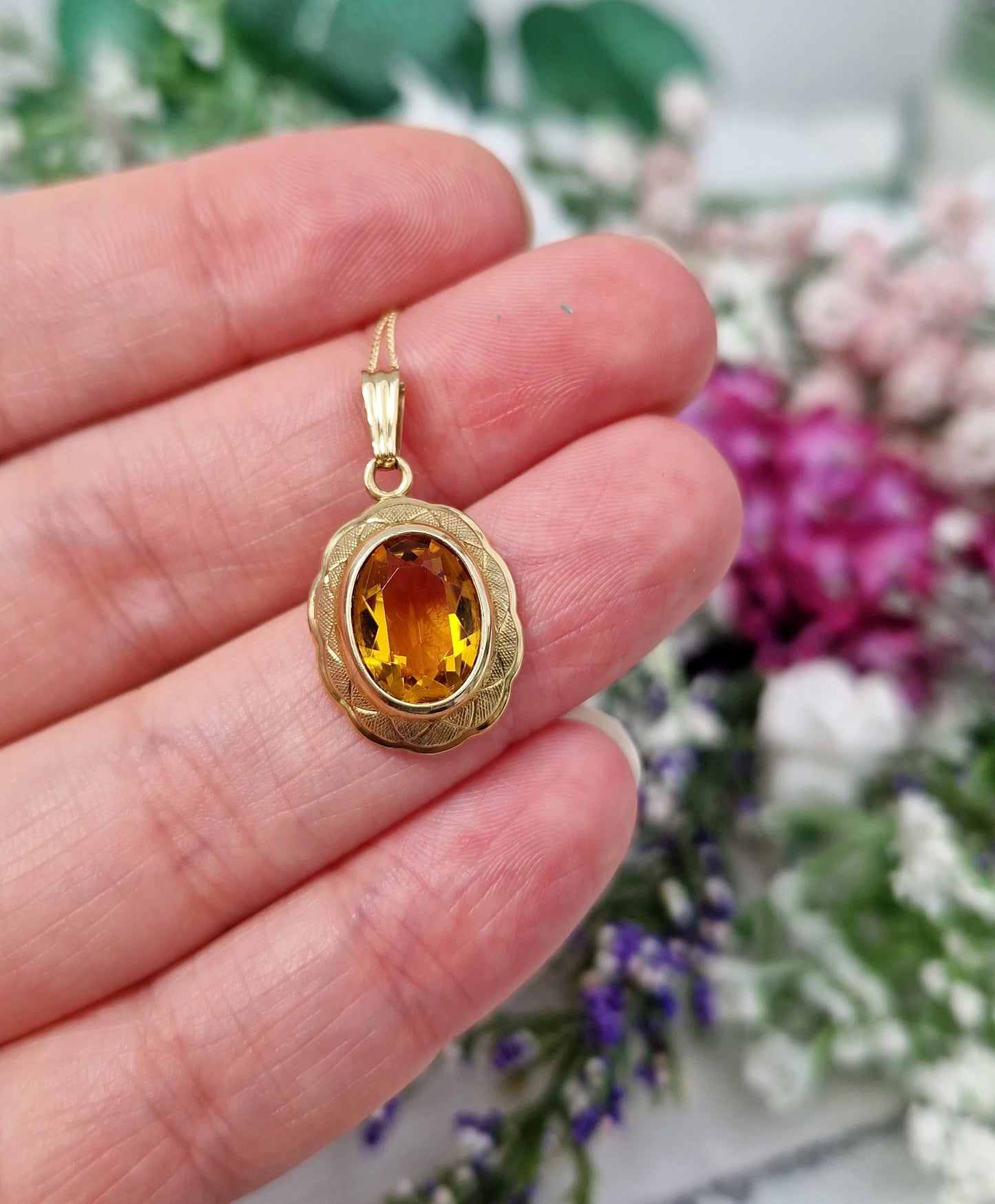 Vintage 9ct Yellow Gold Ornate Sunshine Orange Faux Citrine Glass Pendant Necklace