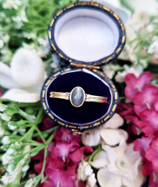 Vintage 9ct Yellow Gold Seafoam Green Quartz Cat's Eye Cabochon and Diamond Ring / Size U or 10.5