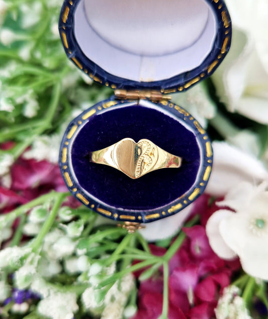 Vintage 9ct Yellow Gold Dainty Detailed Engraved Feminine Heart Signet Ring / Size Q or 8.5