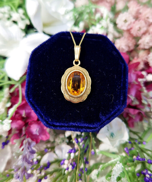 Vintage 9ct Yellow Gold Ornate Sunshine Orange Faux Citrine Glass Pendant Necklace