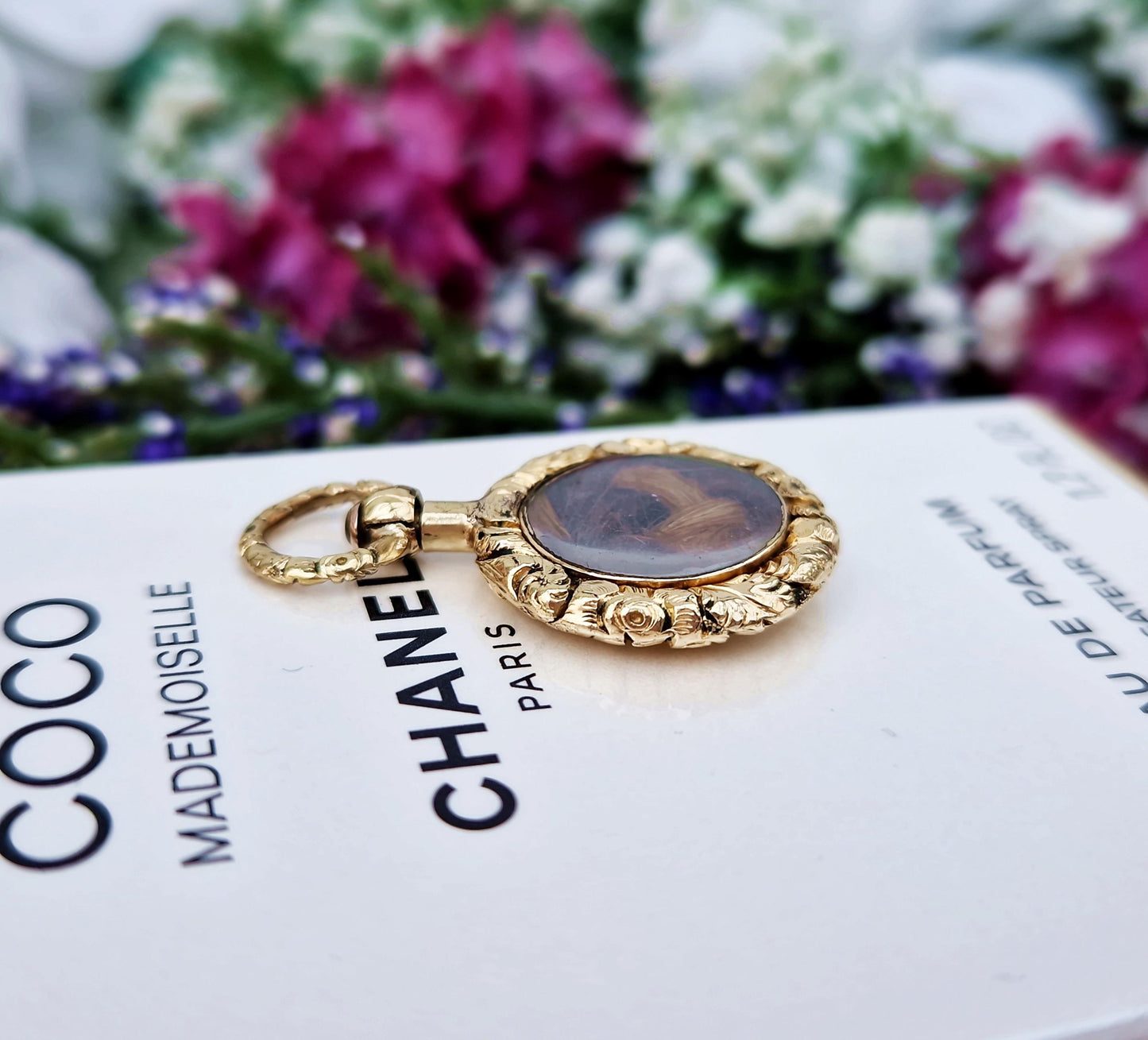 Antique Victorian 9ct Yellow Gold Miniature Chased Glass Locket Pendant