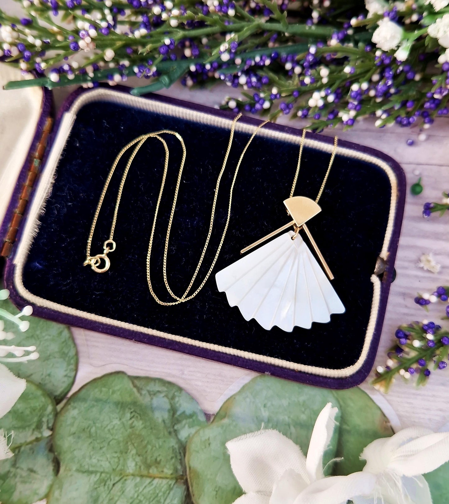 Vintage Art Deco Style 9ct Yellow Gold Mother of Pearl Fan Shaped Pendant Necklace