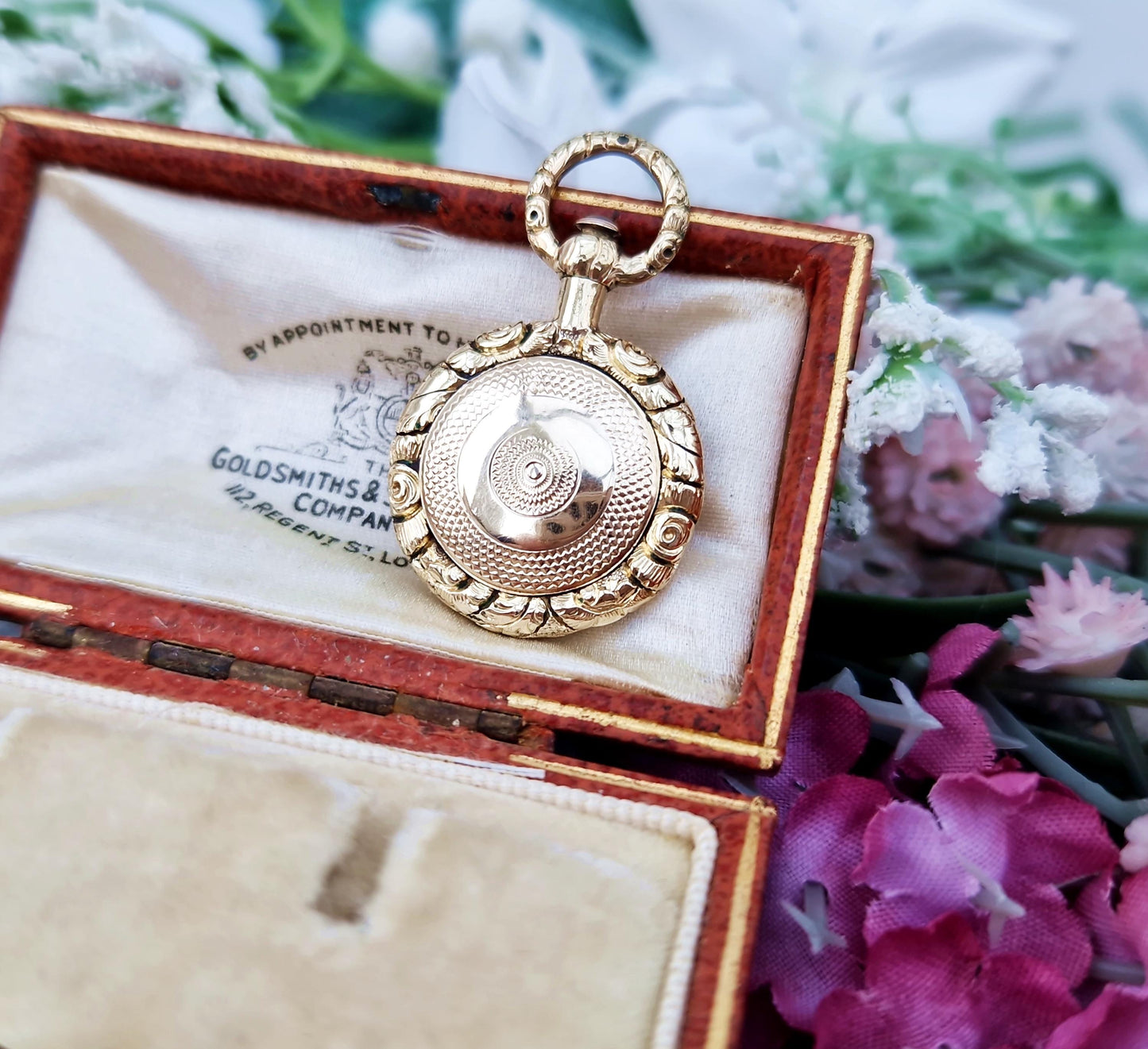 Antique Victorian 9ct Yellow Gold Miniature Chased Glass Locket Pendant