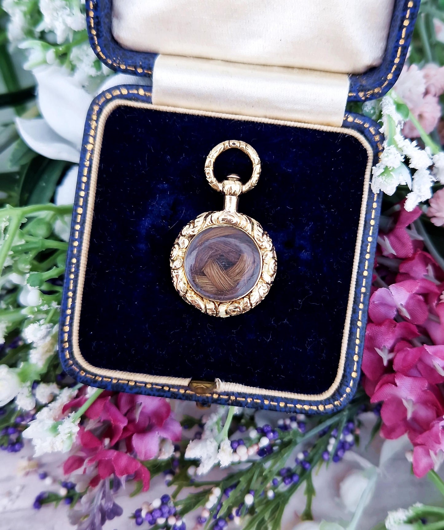 Antique Victorian 9ct Yellow Gold Miniature Chased Glass Locket Pendant