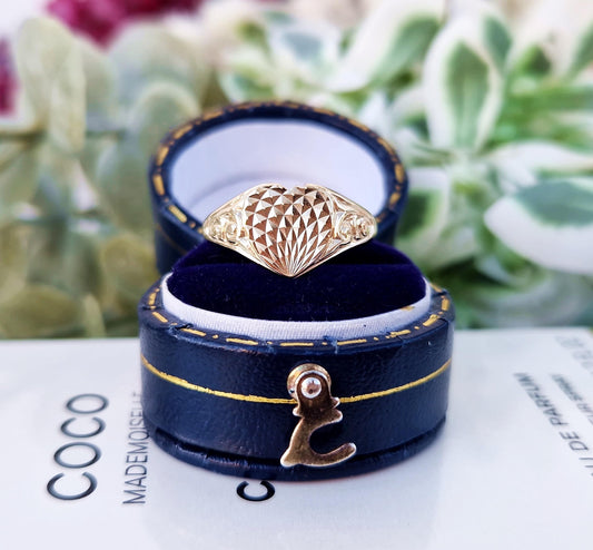 Vintage 9ct Yellow Gold Ornate Engraved Heart Signet Ring / Size K or 5.5
