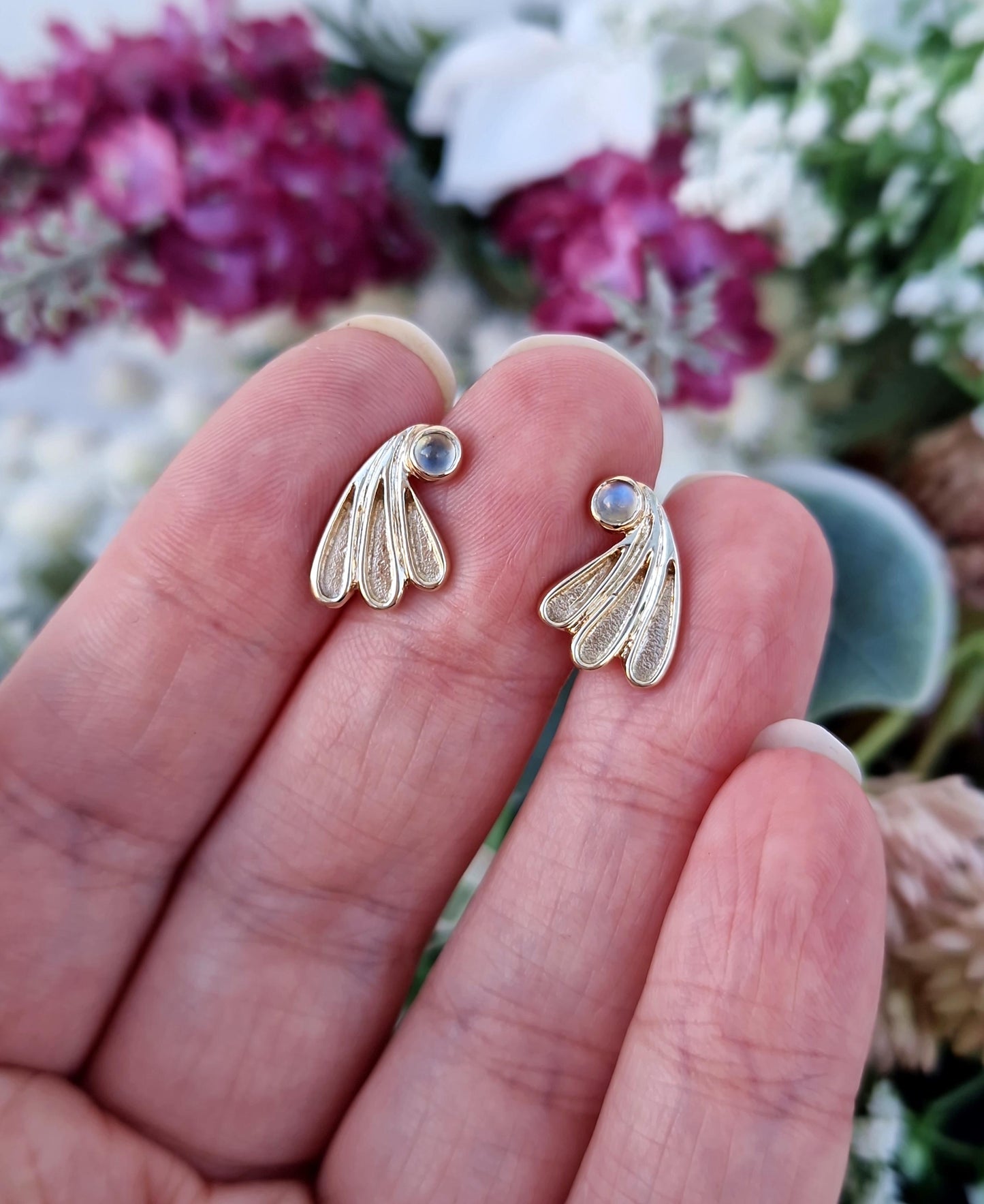 Vintage 9ct Yellow Gold Ornate Moonstone Cabochon Fan Stud Earrings