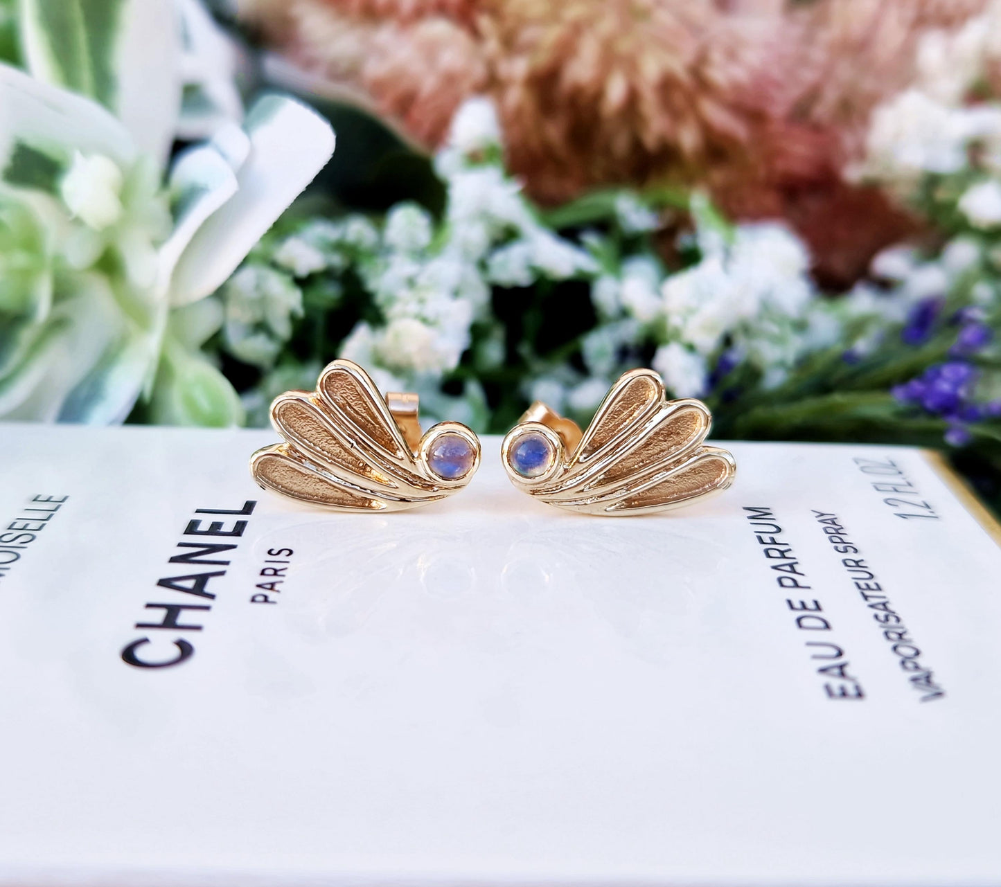 Vintage 9ct Yellow Gold Ornate Moonstone Cabochon Fan Stud Earrings