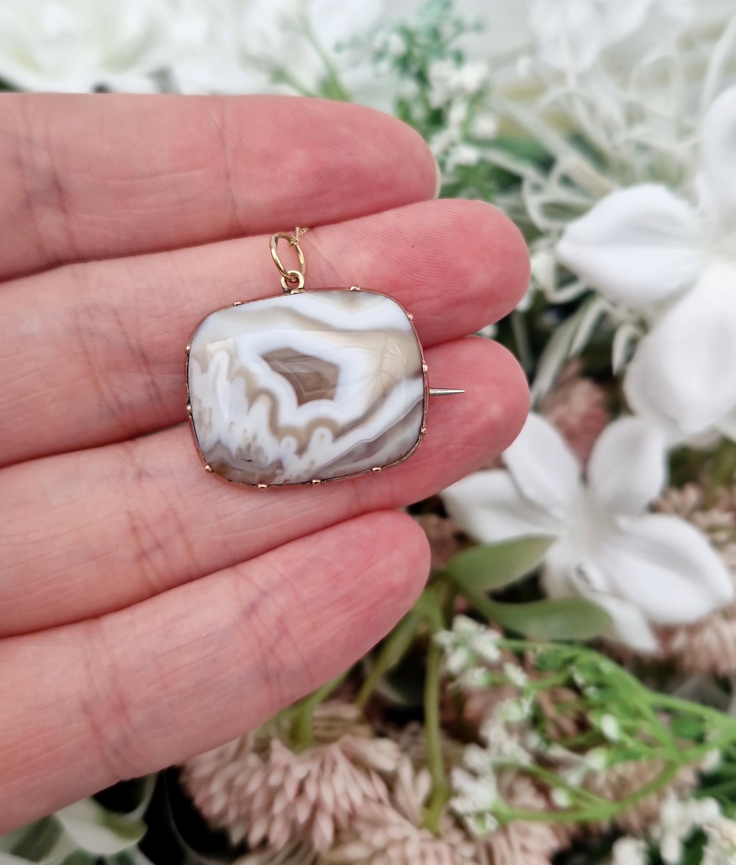 Antique Victorian 9ct Gold Latte Cream Banded Agate Pendant Necklace / Brooch