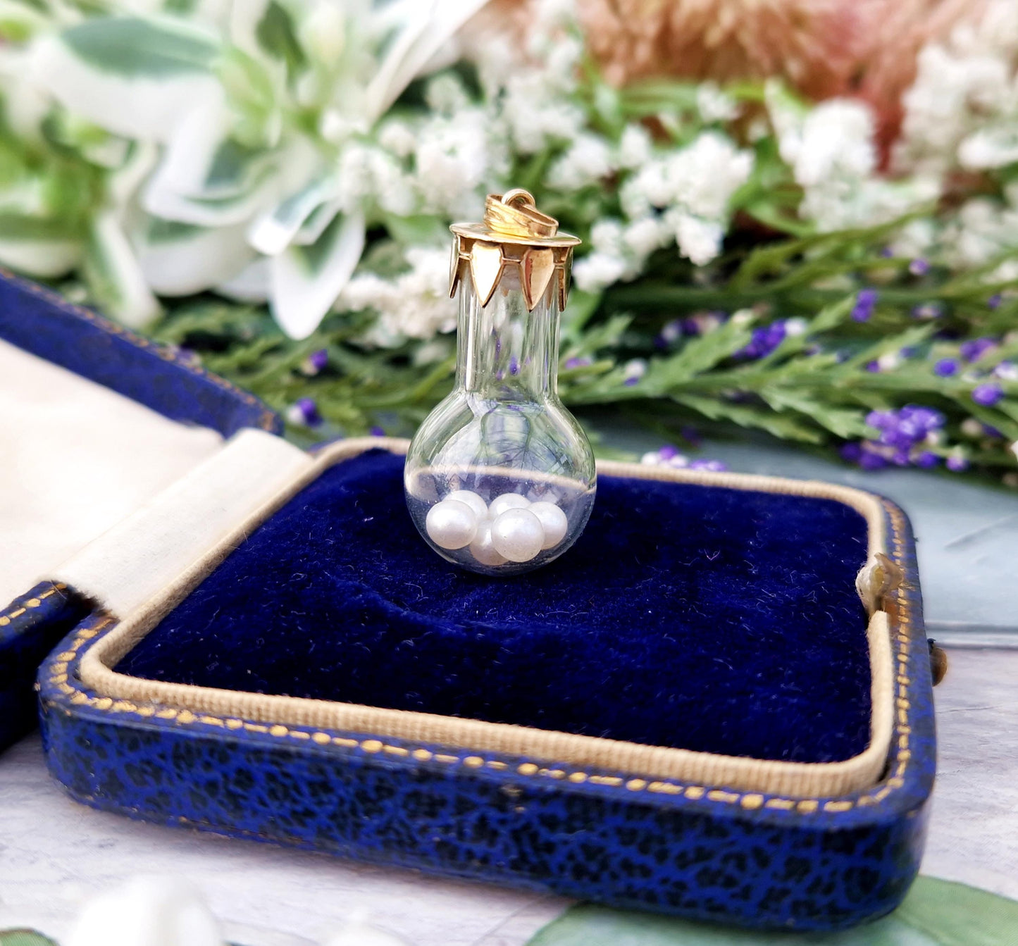 Vintage 1977 9ct Yellow Gold Glass Bottle Jar With White Pearls Pendant Necklace