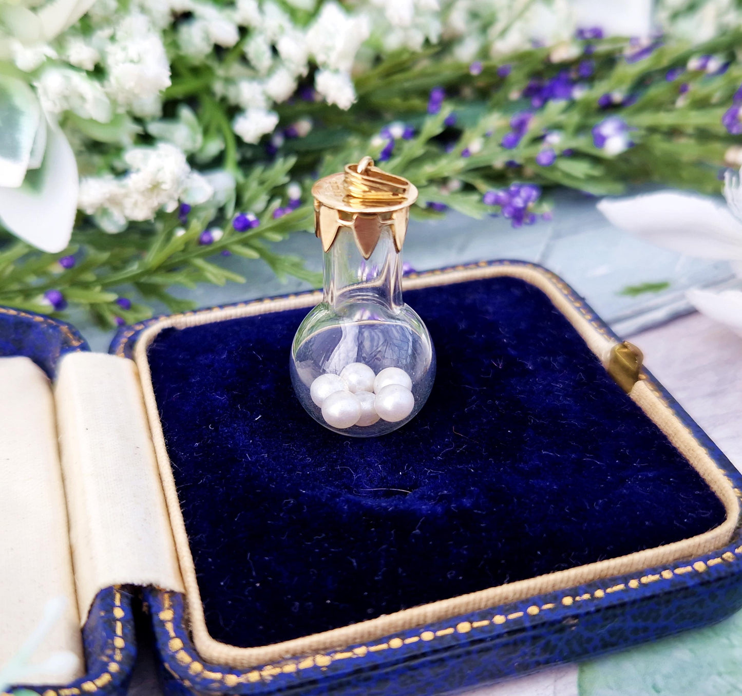 Vintage 1977 9ct Yellow Gold Glass Bottle Jar With White Pearls Pendant Necklace