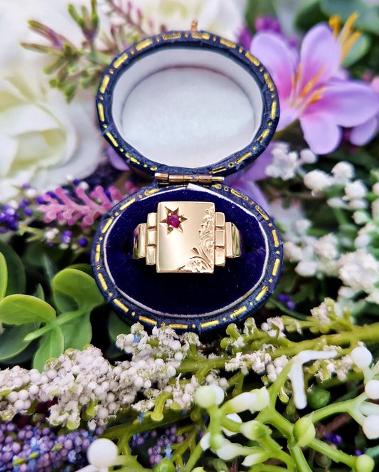 Vintage 1975 9ct Yellow Gold Ornate Engraved Ruby Signet Ring / Size Q 1/2 or 8.75