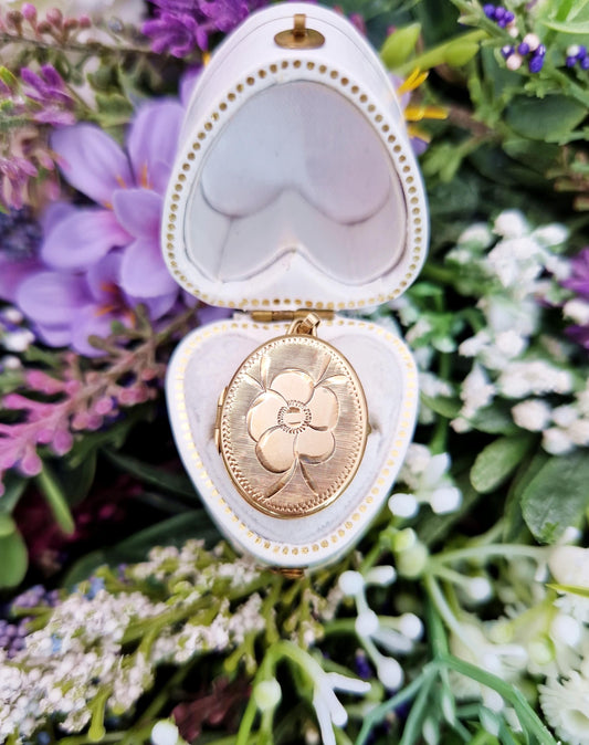 Vintage 1982 9ct Yellow Gold Ornate Engraved Oval Flower Locket Pendant Necklace