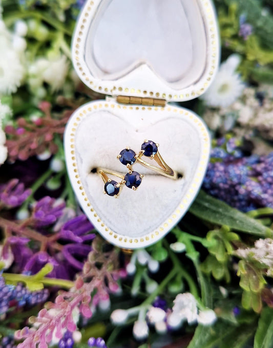 Vintage 1987 9ct Yellow Gold Dark Blue Sapphire Spray Ring / Size J 1/2 or 5.25