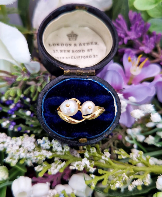 Vintage Art Nouveau Style 18ct Yellow Gold Baroque White Pearl Toi et Moi Ring / Size M or 6.5