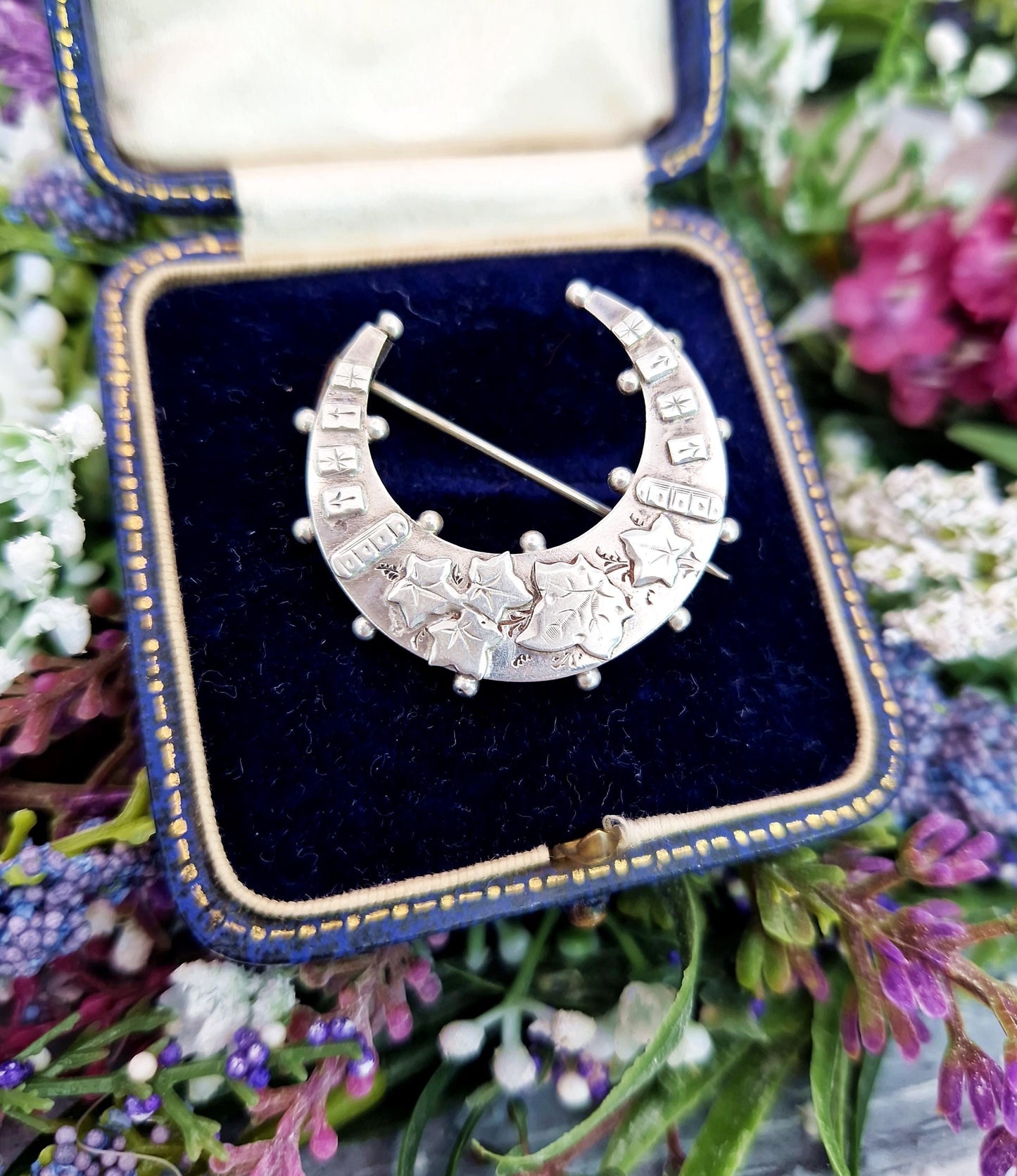 Antique 1885 Victorian Sterling Silver Ornate Ivy Leaf Detail Crescent Moon Aesthetic Brooch Pin