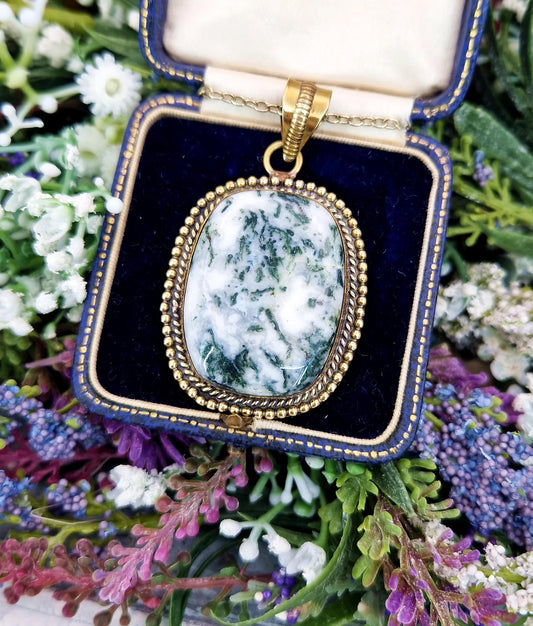 Vintage Gold Tone Large Dendritic Green and White Moss Agate Stone Pendant Necklace