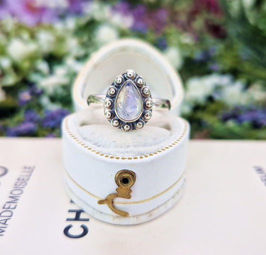 Vintage Sterling Silver Moonstone Cabochon Teardrop Ring / Size M or 6.5