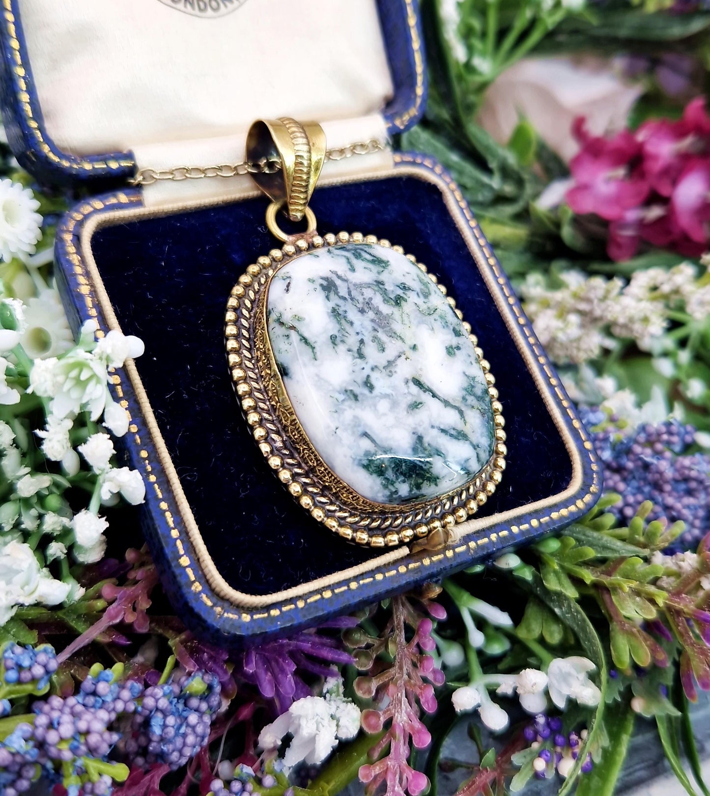 Vintage Gold Tone Large Dendritic Green and White Moss Agate Stone Pendant Necklace
