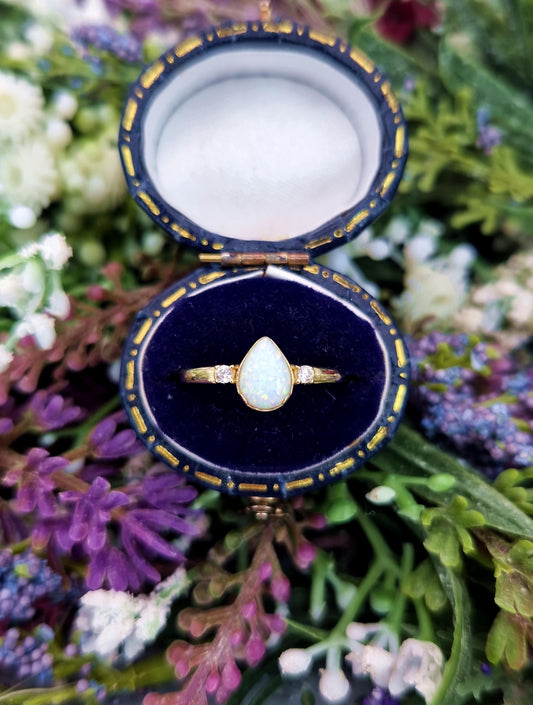 Vintage 9ct Yellow Gold Dainty Opal Cabochon Teardrop Ring / Size M 1/2 or 6.75