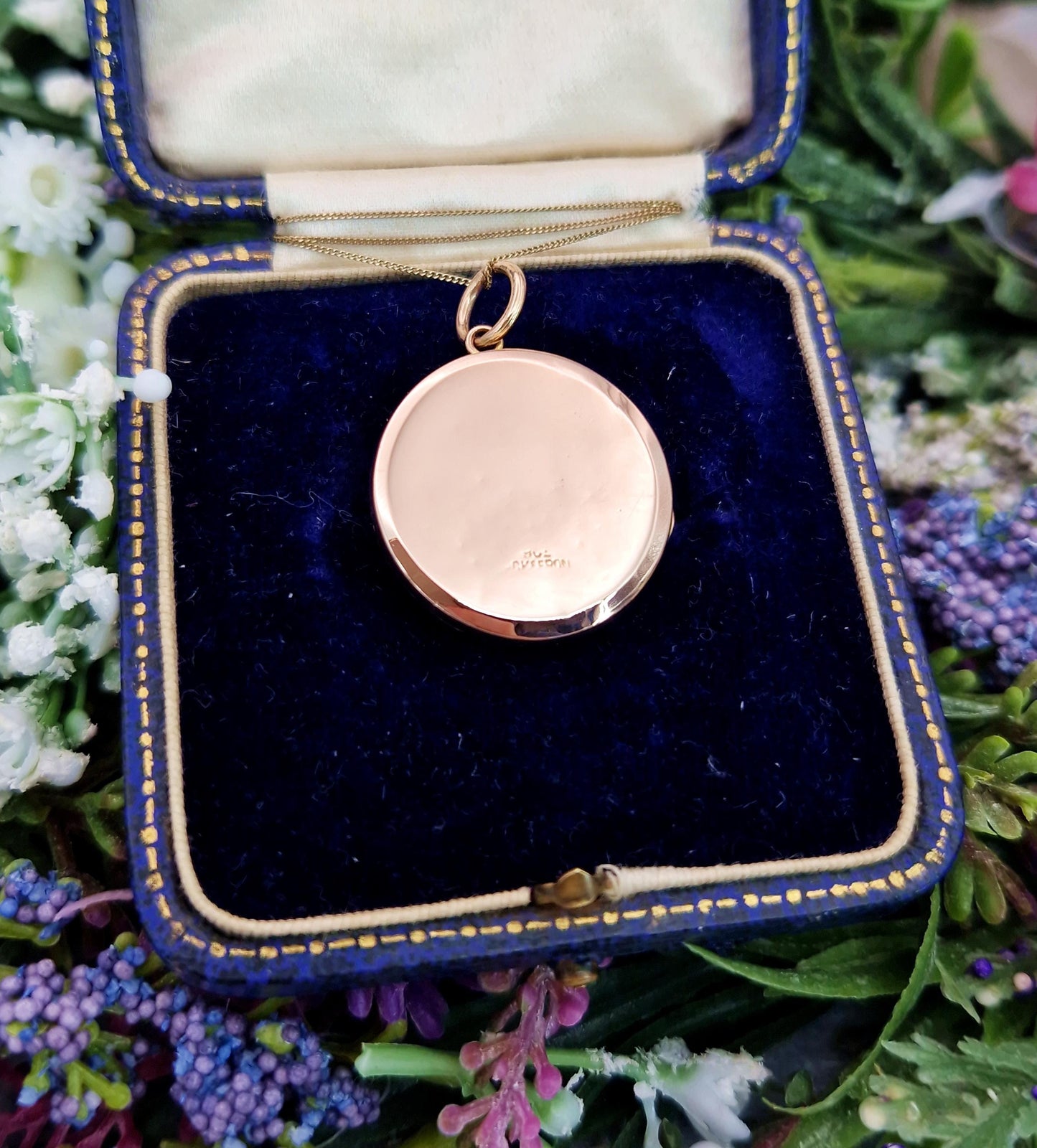 Antique Art Deco 9ct Gold Ornate Engraved Circular Locket Pendant Necklace