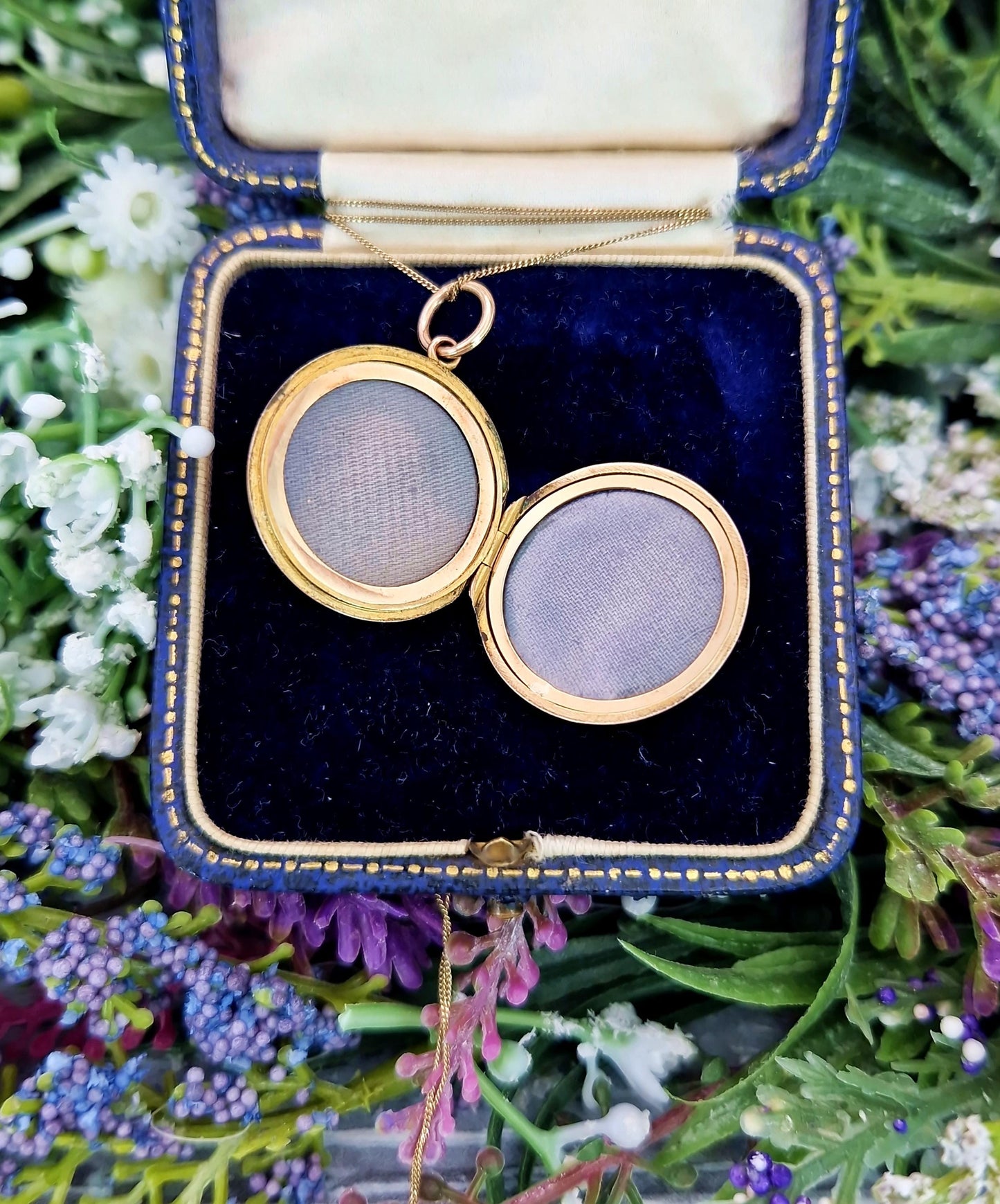 Antique Art Deco 9ct Gold Ornate Engraved Circular Locket Pendant Necklace
