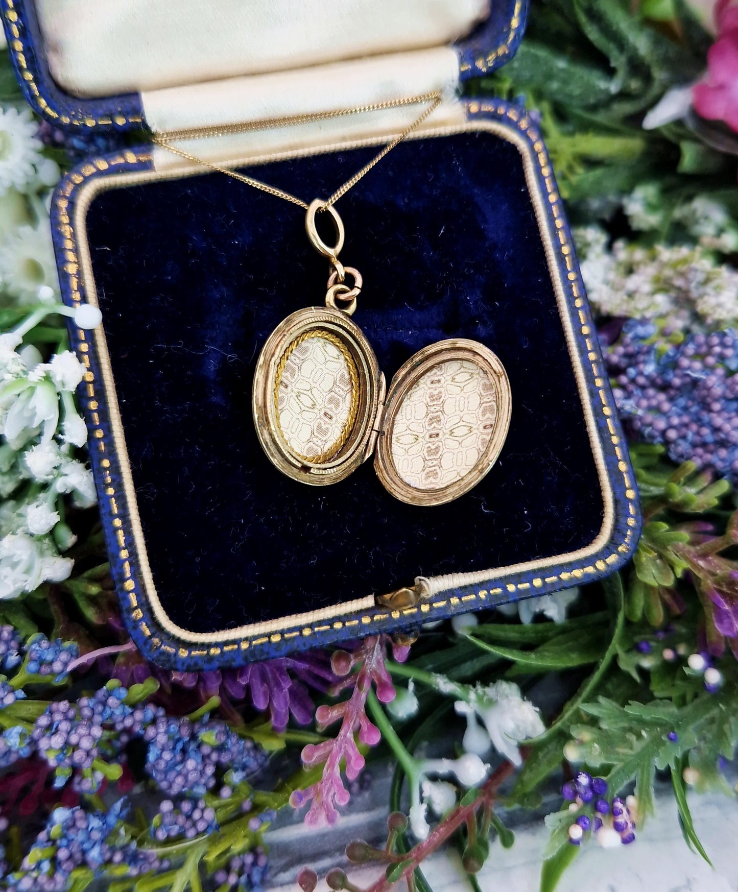 Antique Victorian 9ct Yellow Gold Ornate Engraved Blue Enamel Souvenir Locket