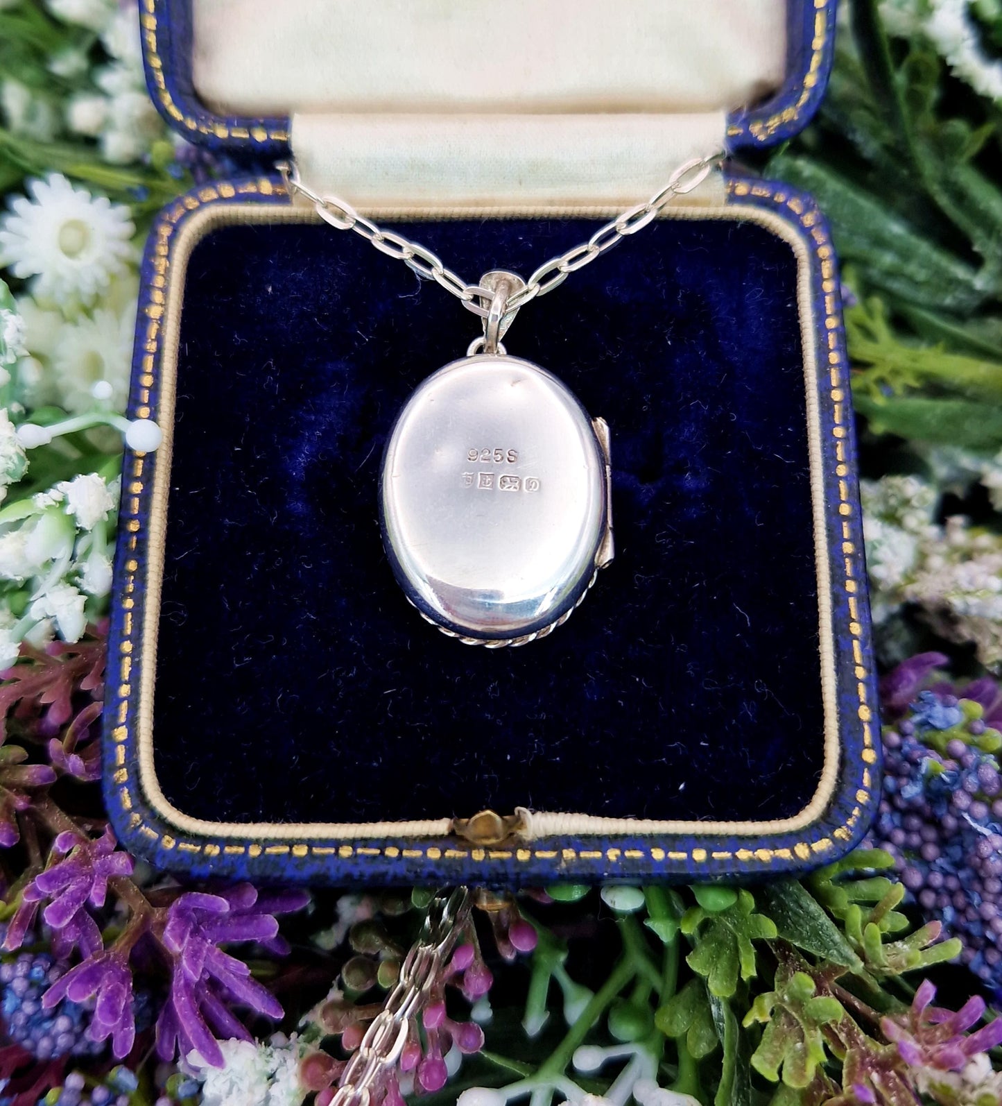 Vintage 1978 Sterling Silver Engraved Rose Flower Oval Locket Pendant Necklace
