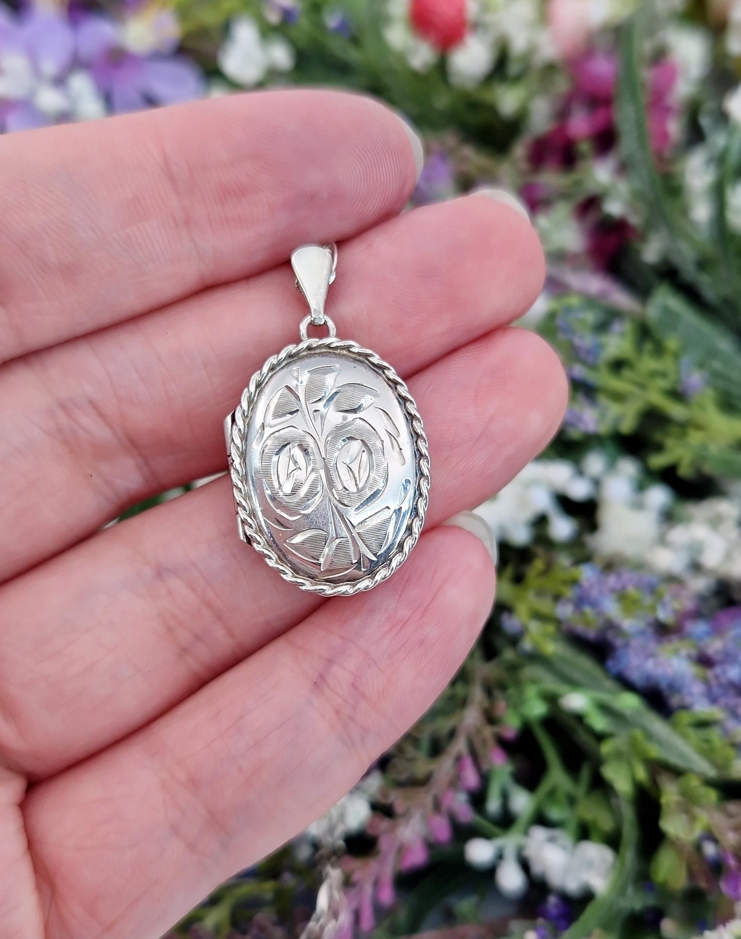 Vintage 1978 Sterling Silver Engraved Rose Flower Oval Locket Pendant Necklace