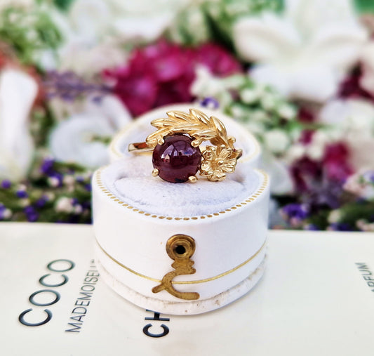 Vintage 14ct Yellow Gold Rare Star Garnet Cabochon Flower and Leaf Design Ring / Size M or 6.5