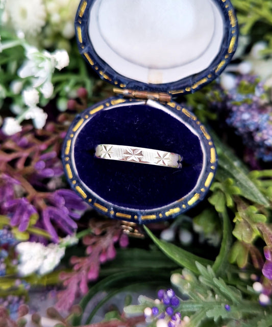 Vintage Sterling Silver Slim Engraved Starry Band Ring / Size M or 6.5
