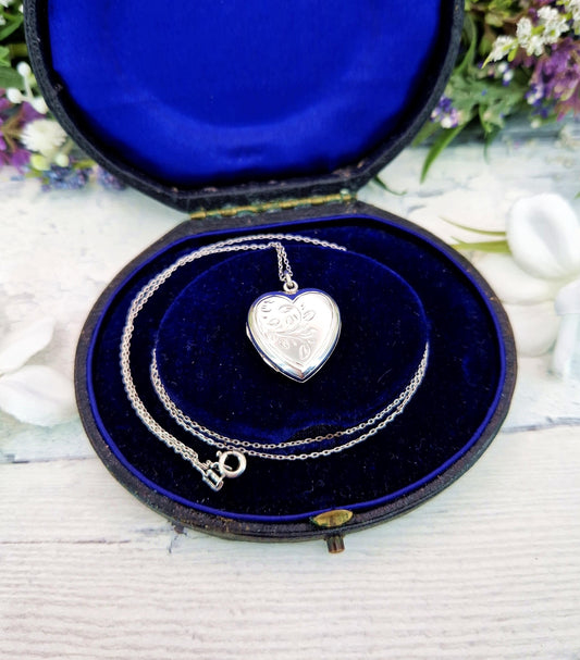 Vintage Sterling Silver Love Heart Shaped Ornate Engraved Leaf Locket Pendant Necklace