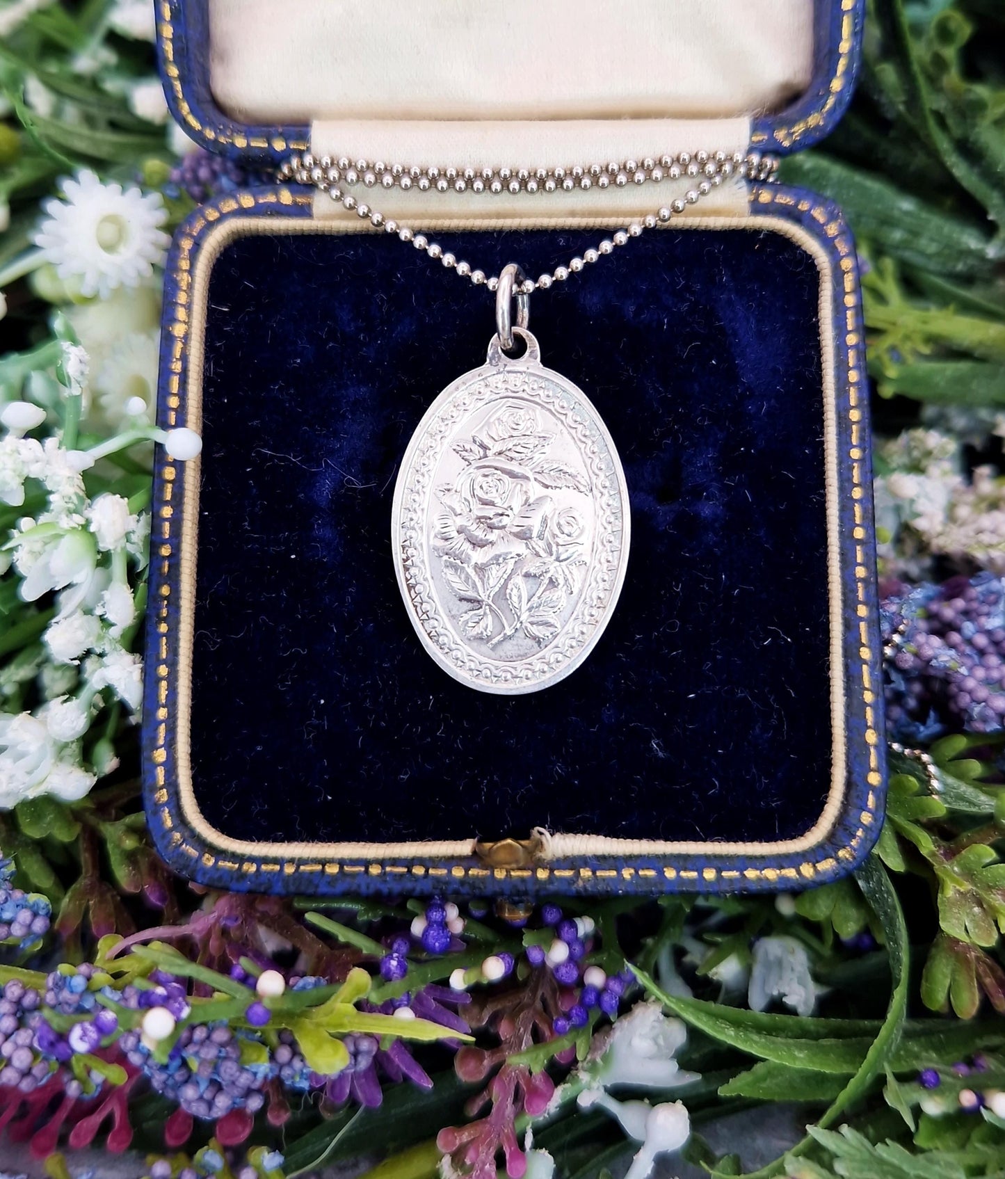 Vintage Sterling 1980 Commemorative Queen Mother H.M Queen Elizabeth Rose Pendant Necklace