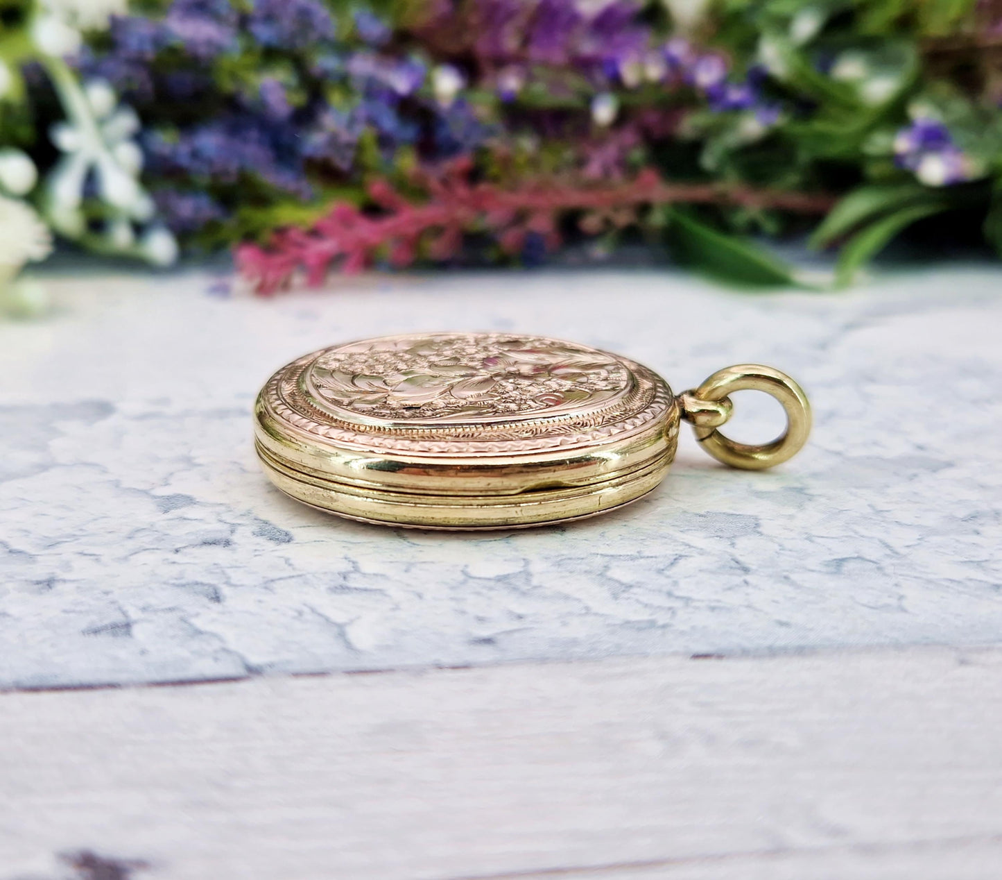 Antique Victorian 9ct Gold Ornate Engraved Oval Botanical Floral Locket Pendant