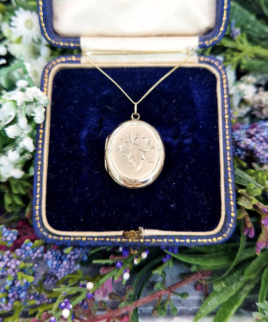 Antique Victorian 9ct Gold Ornate Engraved Ivy Leaf Oval Shaped Locket Pendant